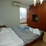 Calmly, Spacious Next To Embassy Tirana