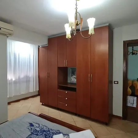 Calmly, Spacious Next To Embassy *