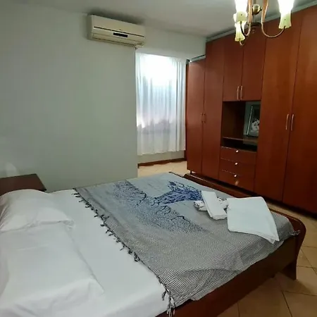 Calmly, Spacious Next To Embassy Tirana