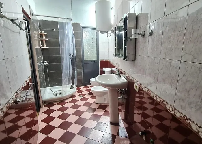 Calmly, Spacious Next To Embassy Tirana