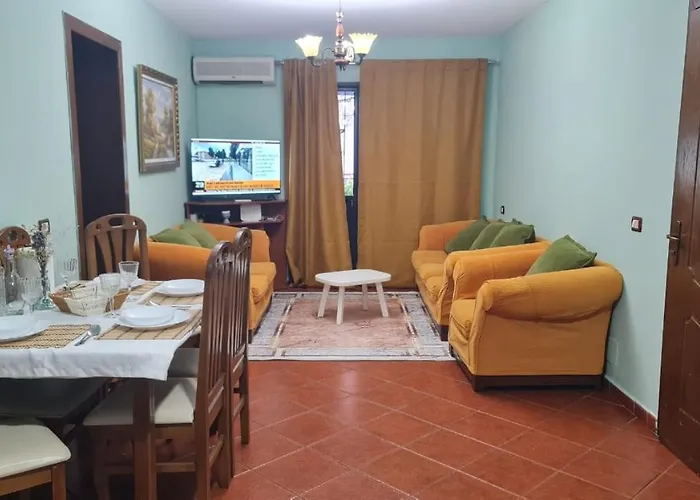 Calmly, Spacious Next To Embassy Appartement