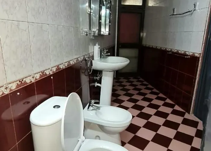 Calmly, Spacious Next To Embassy