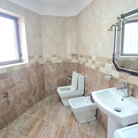 Calmly, Spacious Next To Embassy Apartment