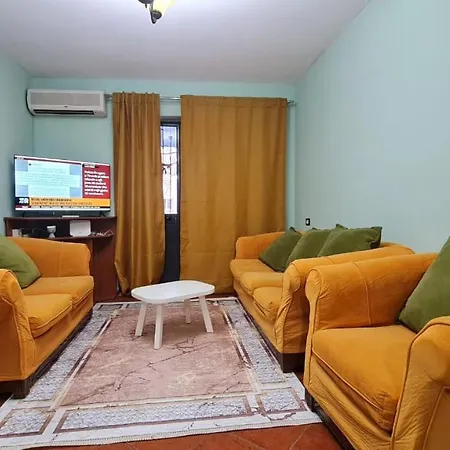 Calmly, Spacious Next To Embassy Apartment *