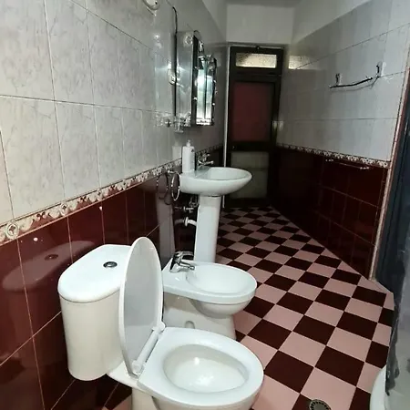 Calmly, Spacious Next To Embassy