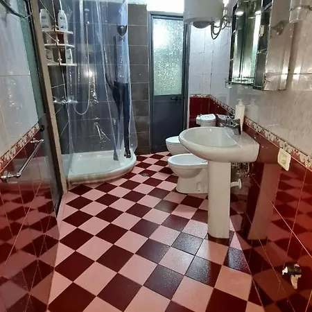 Calmly, Spacious Next To Embassy * تيرانا