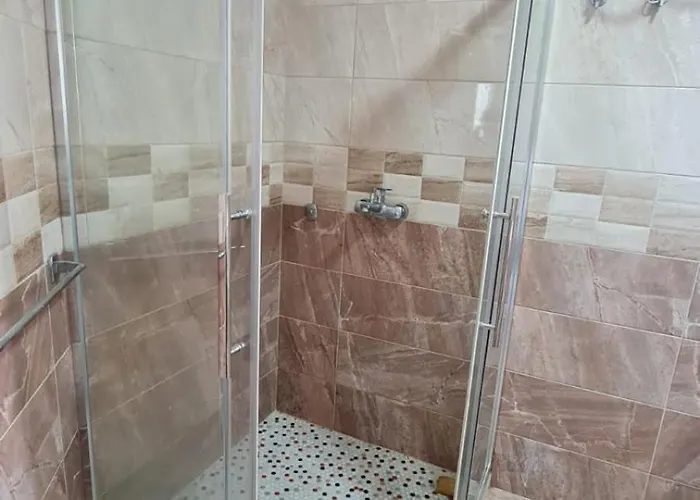 Calmly, Spacious Next To Embassy *