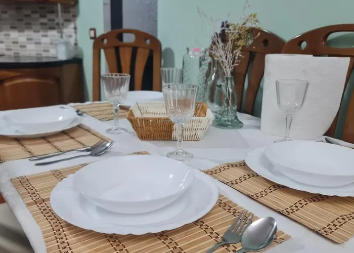 Calmly, Spacious Next To Embassy アパート ティラナ