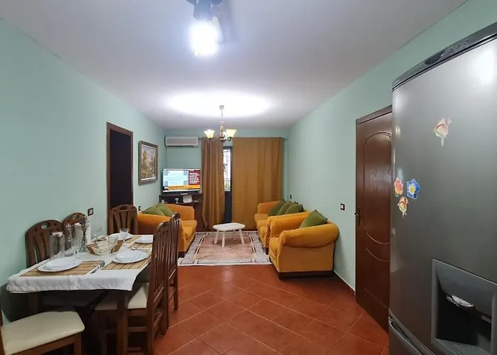 Calmly, Spacious Next To Embassy