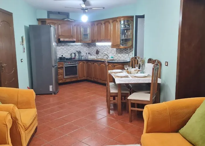 Calmly, Spacious Next To Embassy