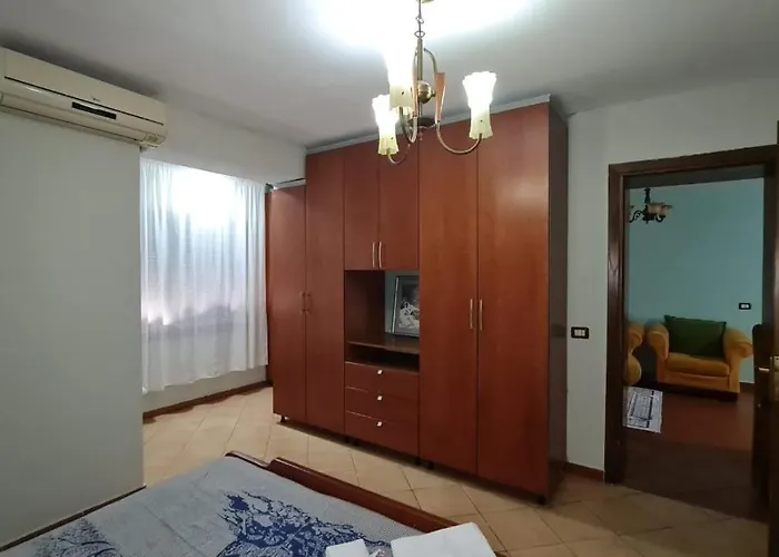 Calmly, Spacious Next To Embassy *