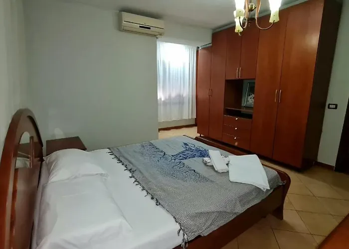 Calmly, Spacious Next To Embassy Tirana